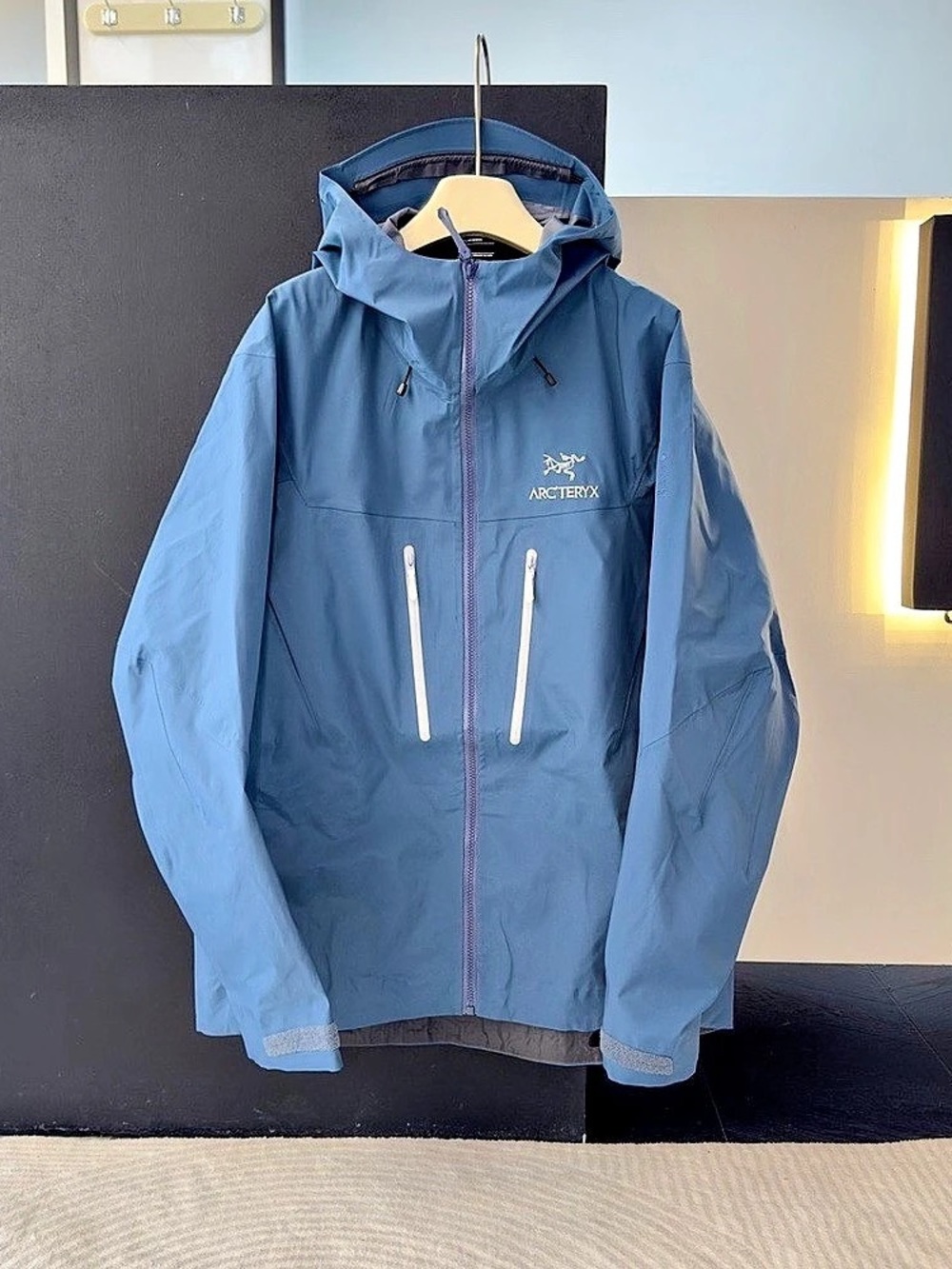 Arc'teryx Beta AR Jacket Blue Hooded Performance Jacket